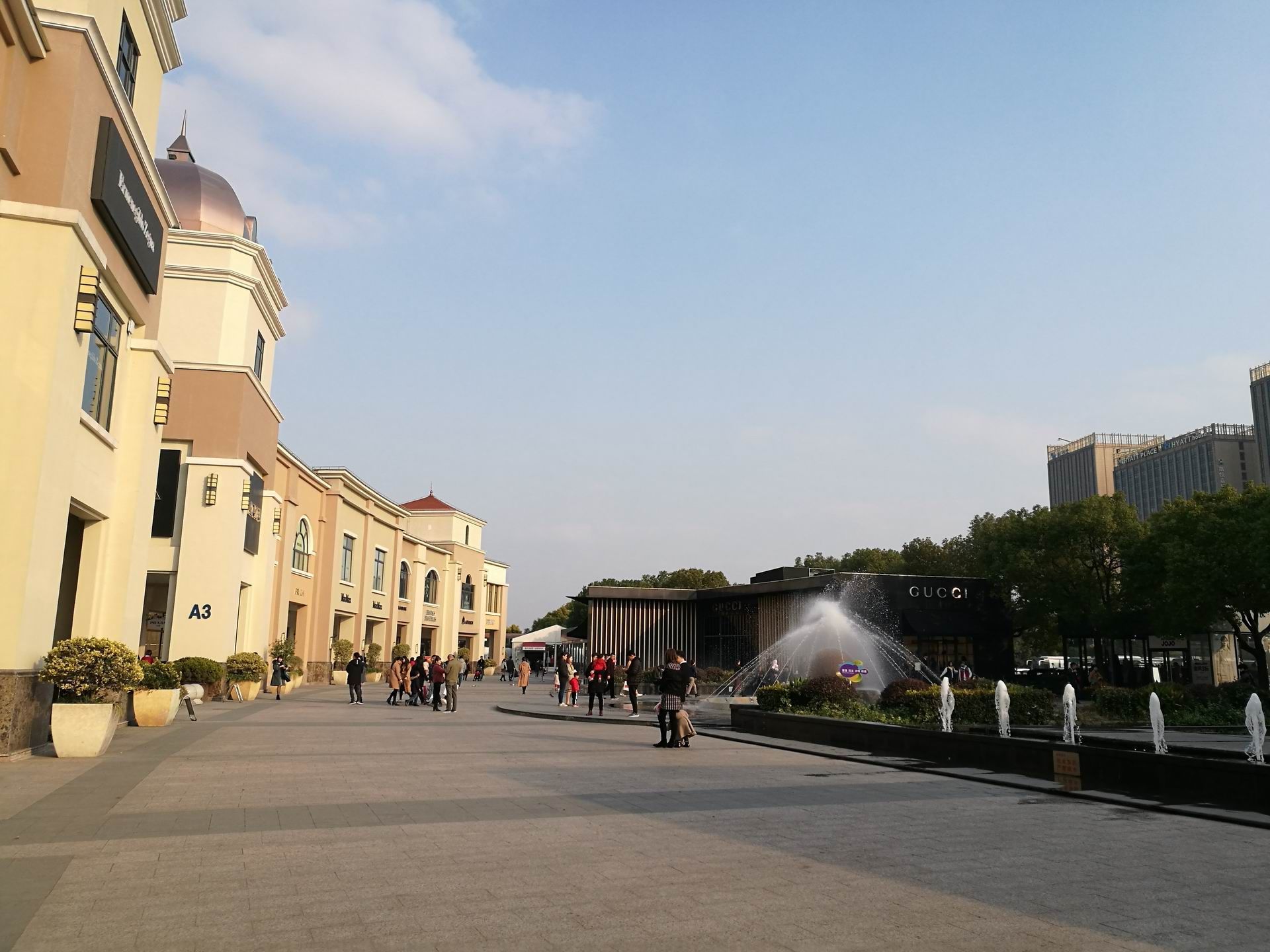 上海百联奥特莱斯广场图片