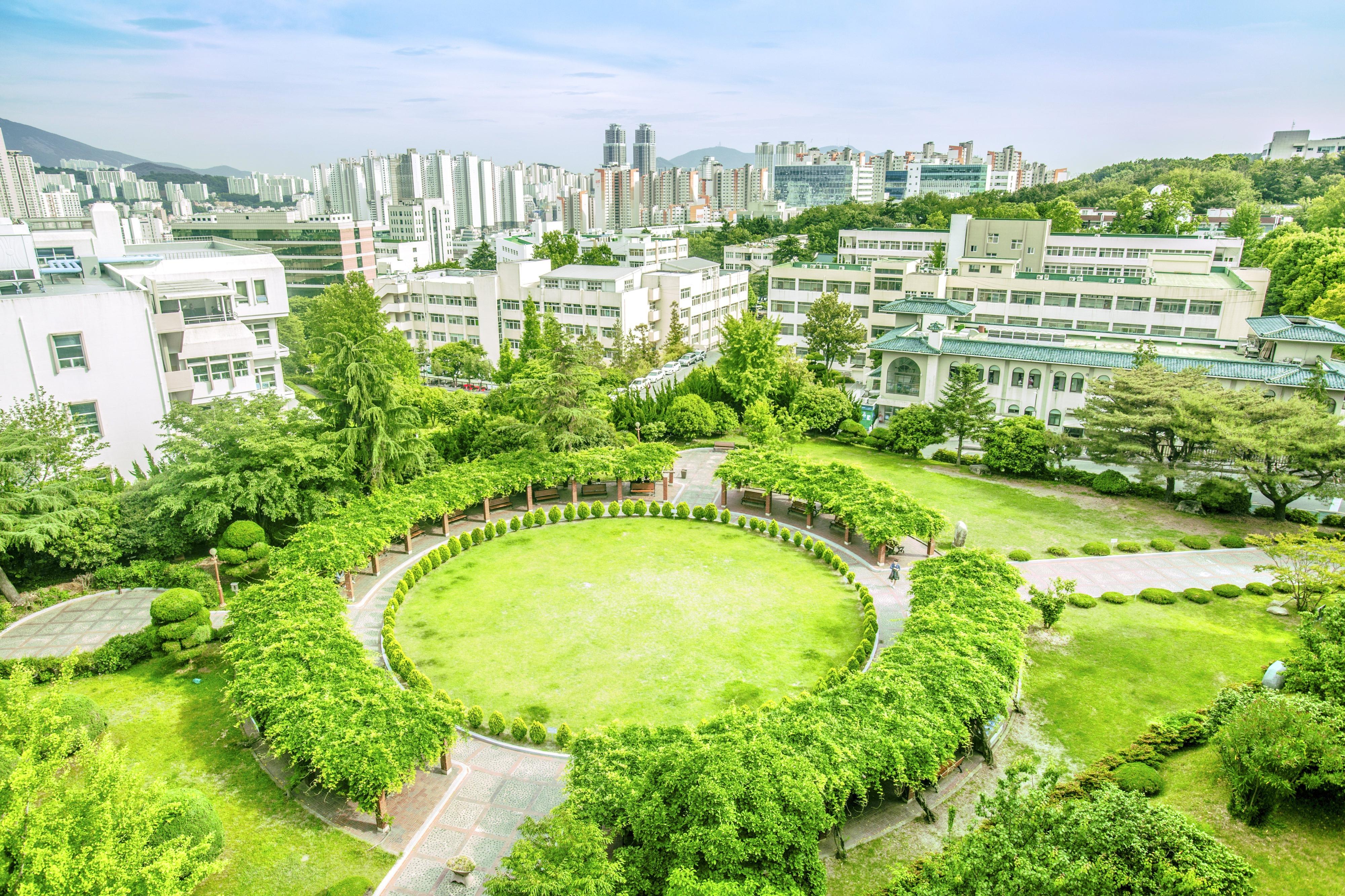 釜山大学前保税街