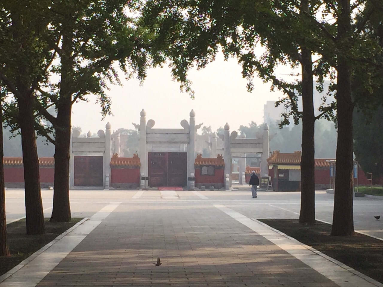 【携程攻略】北京地坛景点,地坛公园位于北京市东城区安定门外大街，是明清帝王祭祀专用的皇家坛…