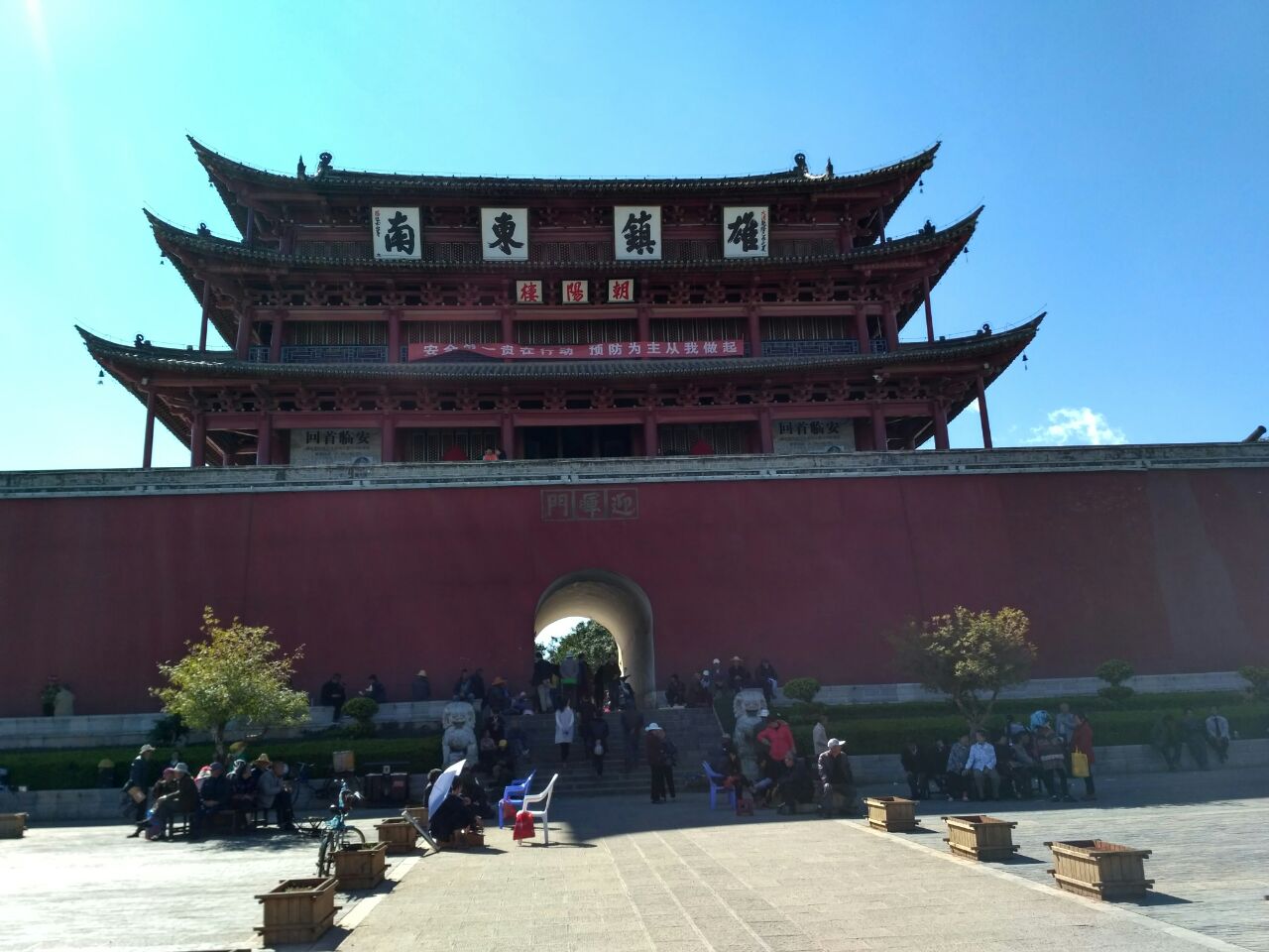 我在昆明火车站,准备去建水,那边有什么景点吗