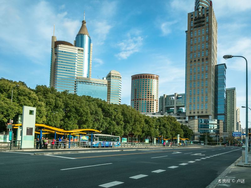 金陵中路普安路公交站