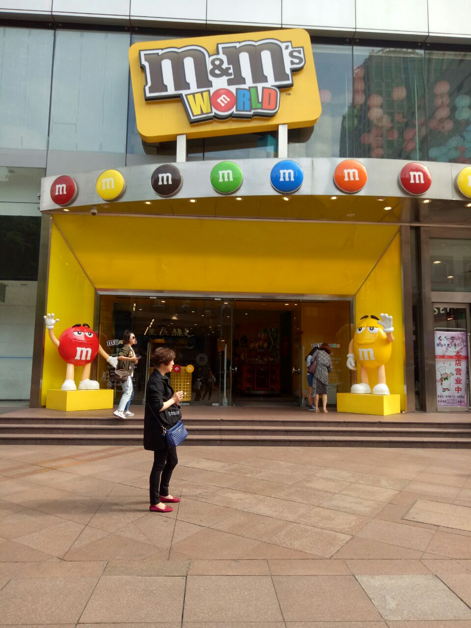 【携程攻略】上海南京路步行街景点,人山人海去了最大的m豆店!