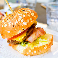 你好 请问去厦门住哪里离鼓浪屿近点 去吃饭购