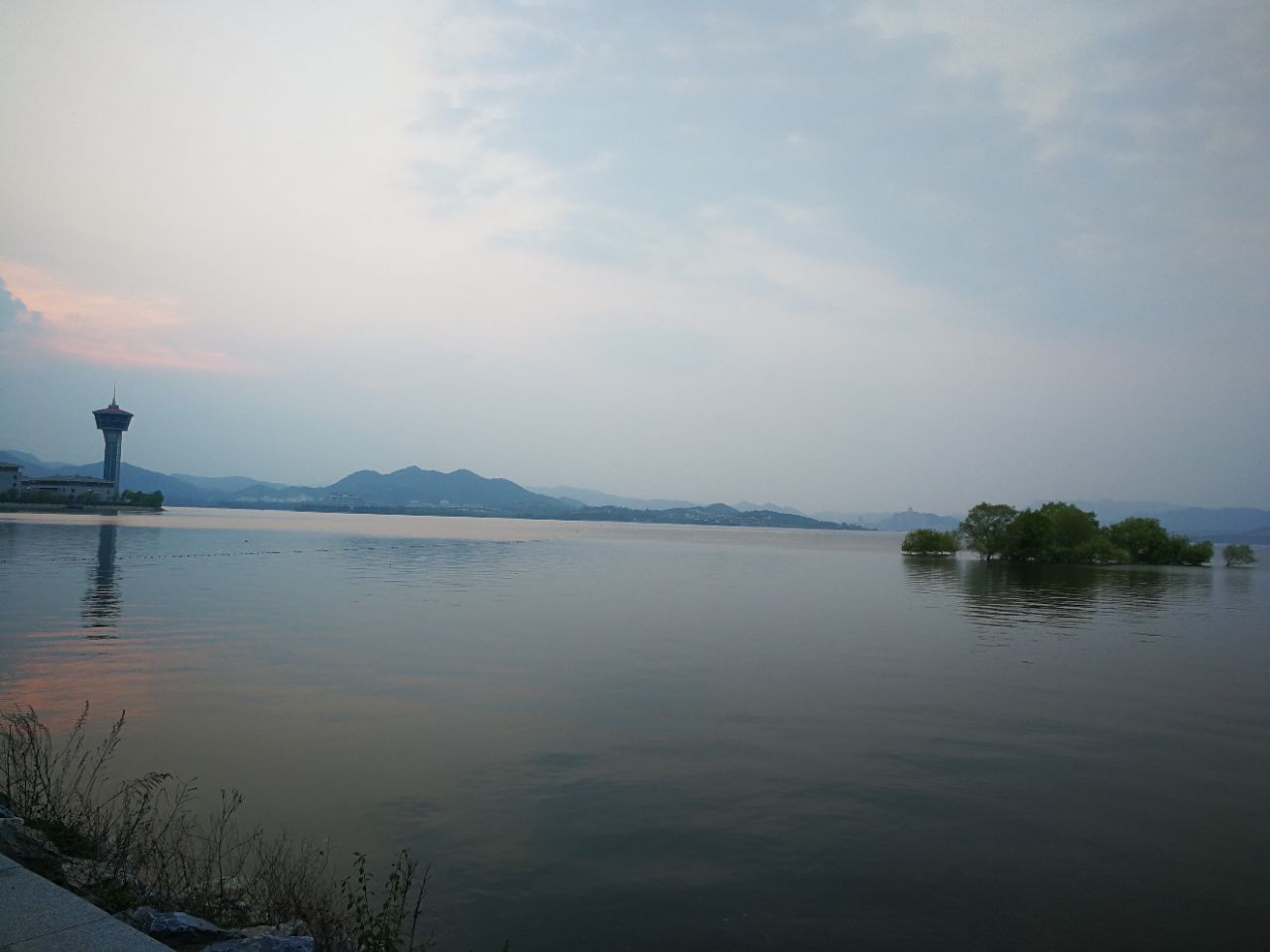【携程攻略】济南雪野湖景点,雪野湖，即雪野水库，是济南市50公里圈内最大的水面。原属于山东省最…