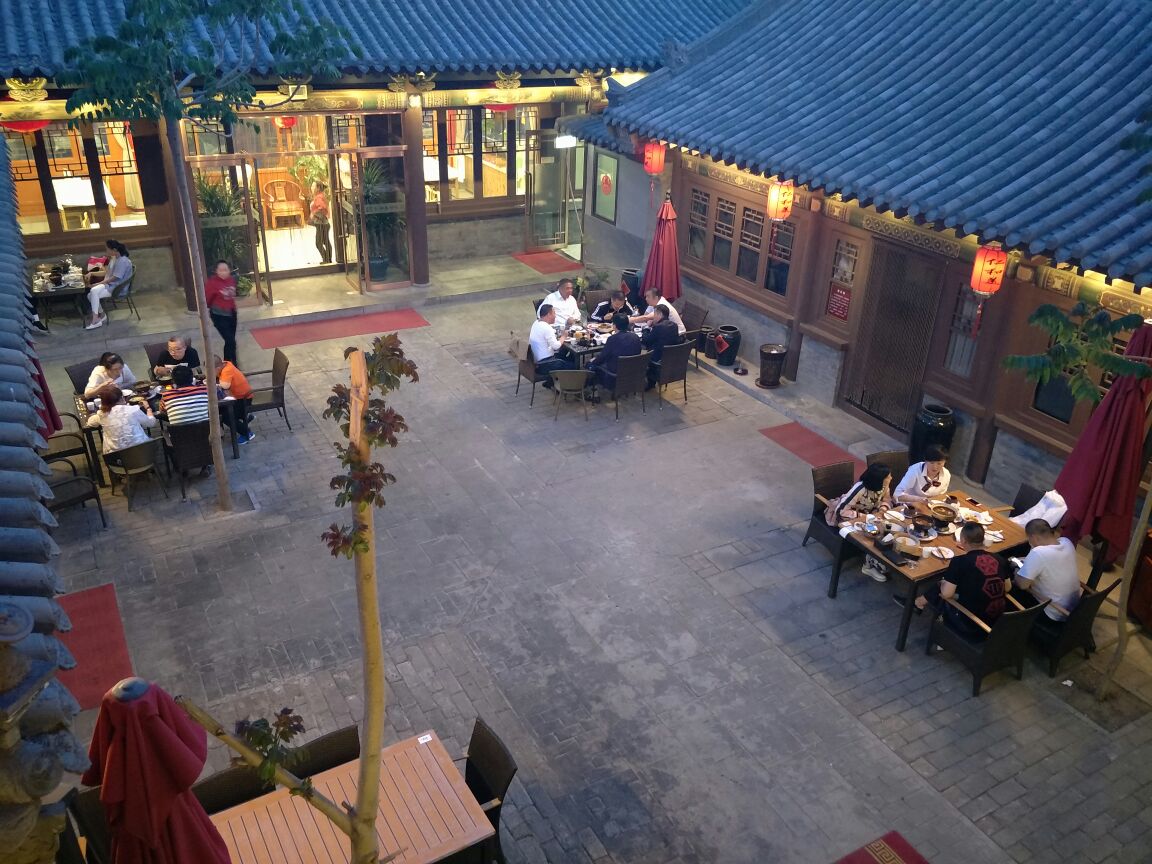 大同市老字号"仁和美砂锅居"己是老大同人心中的老品牌,这里古香古色