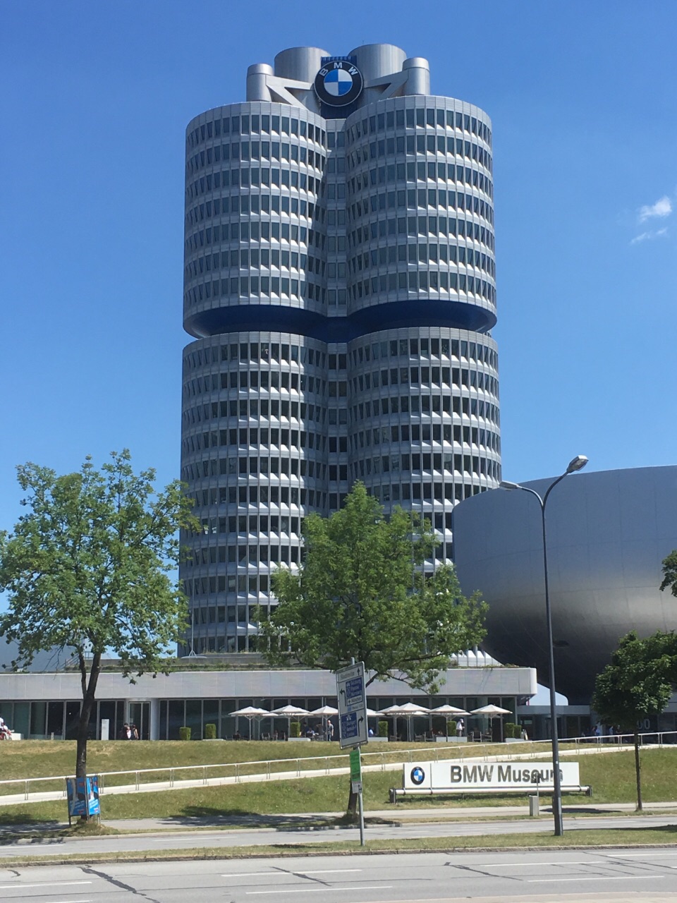宝马总部大楼