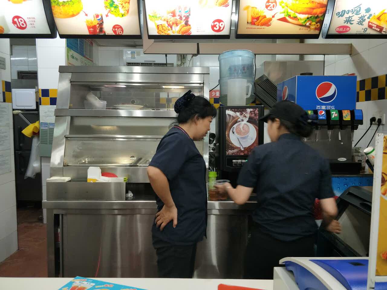 2021华莱士·全鸡汉堡(宋埠店)美食餐厅,很好,店员美女很热情～ 【去