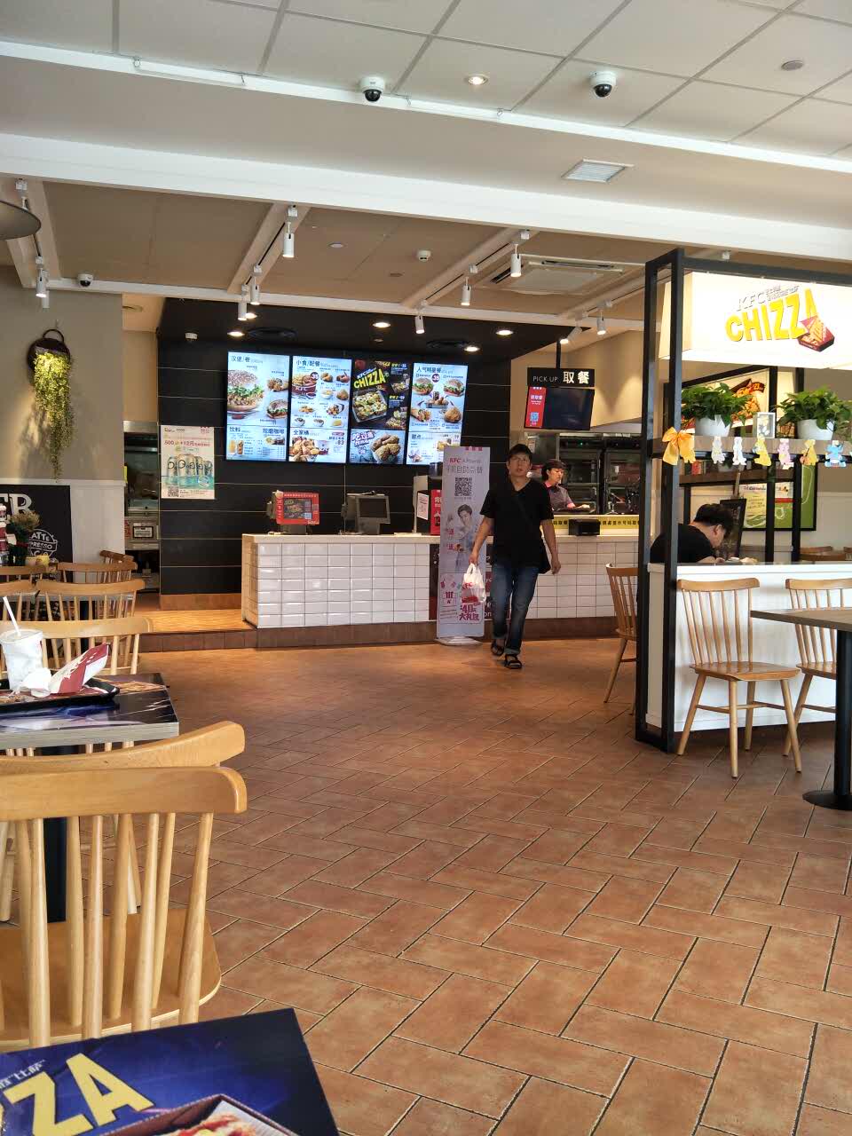 2019肯德基(中央城店)美食餐厅,人不是很多,不过开在这里估.