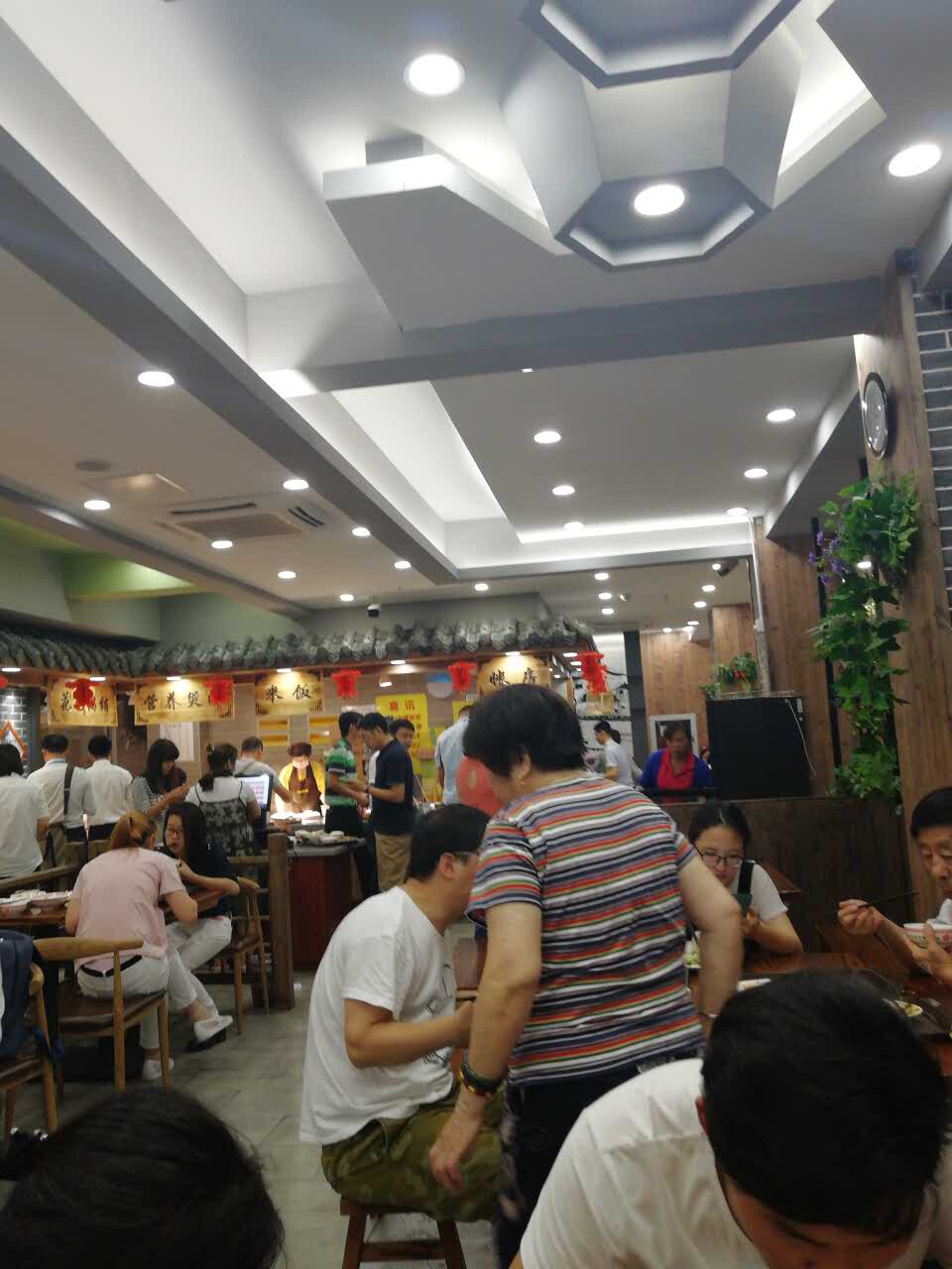 2021klf客来福大食堂(中央路店)美食餐厅,菜品丰富,人非常多,生意超.