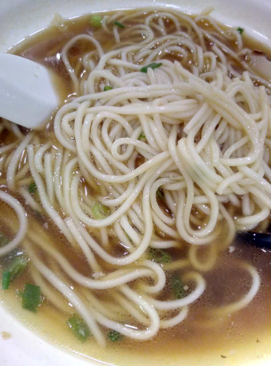 汤面不错.肉炖的蛮酥的.好大一碗面.主要是汤肉汤.ヽ(=^ω^=)丿