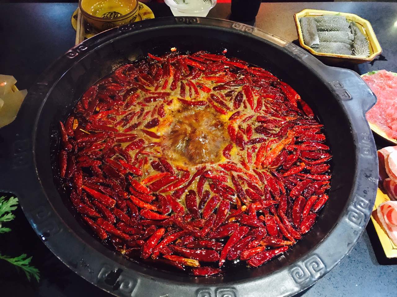 要的重辣不是很辣反而超级咸服务态度真的很一般吃了这么多家火锅这家