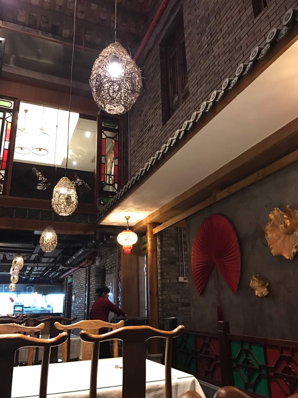 环境优雅独特,菜的味道挺好的,价格优惠服务周到.