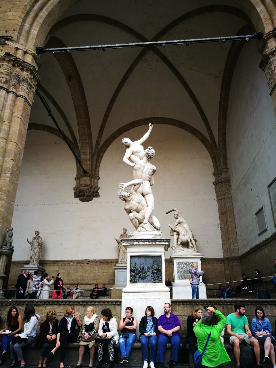 【携程攻略】佛罗伦萨佣兵凉廊景点,佣兵凉廊位于一个开放式的广场上