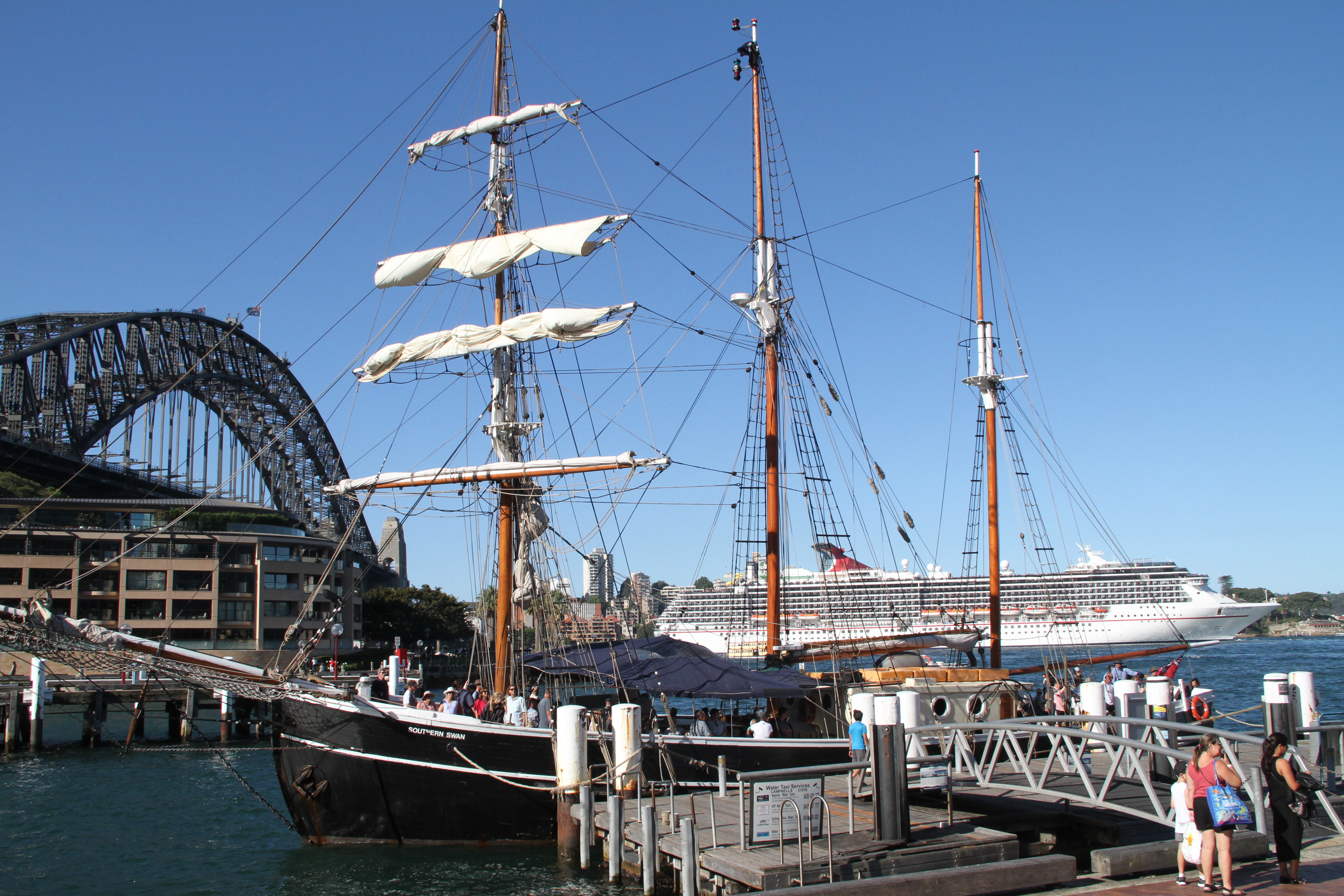 悉尼港货船图片