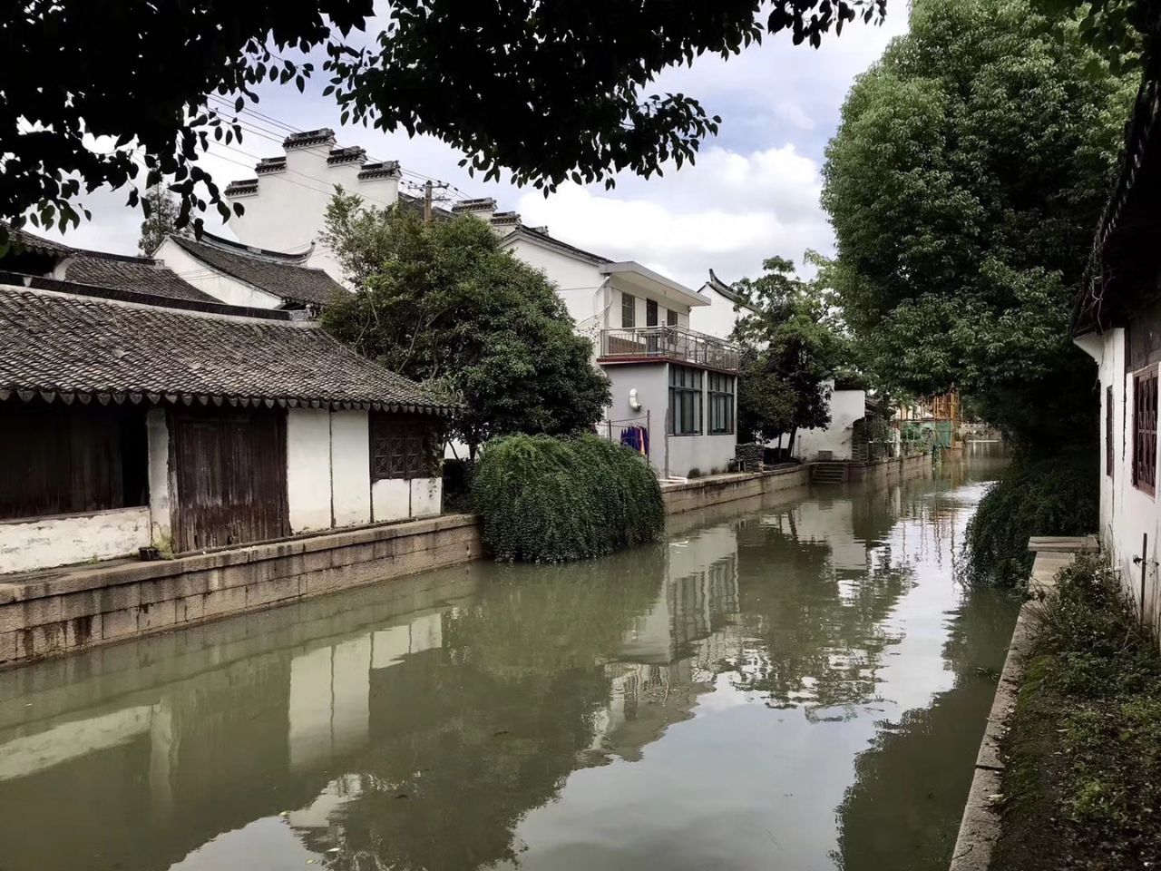 青浦練塘古鎮,也有小橋流水人家,就是不成規模,古鎮保存得還不錯,就是