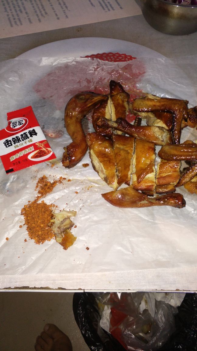 很好吃,很香,吃了好多次了,皮很脆,烧鸡做的杠杠的,配送很快,还送我