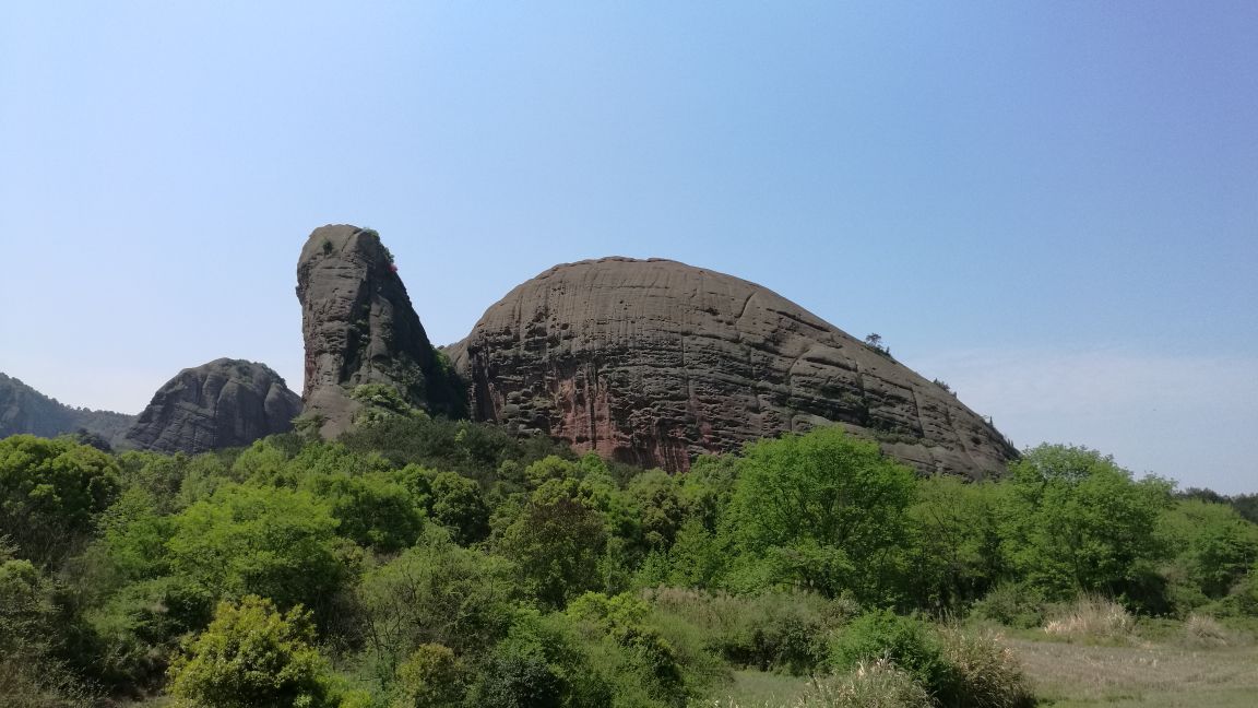 弋陽龜峰與龍虎山都屬於丹霞風景,無山不龜,無石不龜,是5a景區.