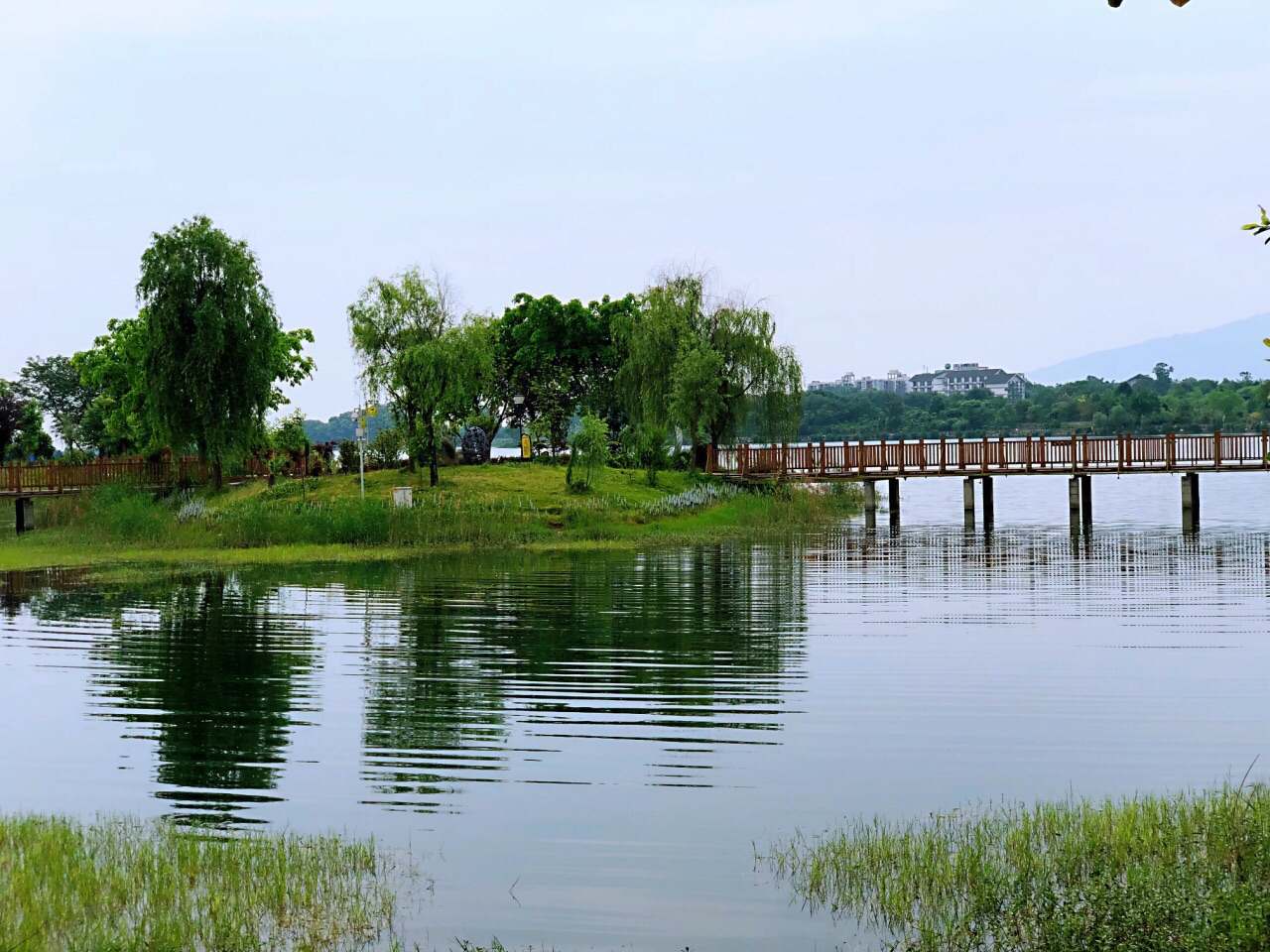 峨秀湖,这个于上世纪70年代修建的"工农兵水库,库容700万方,位于峨眉