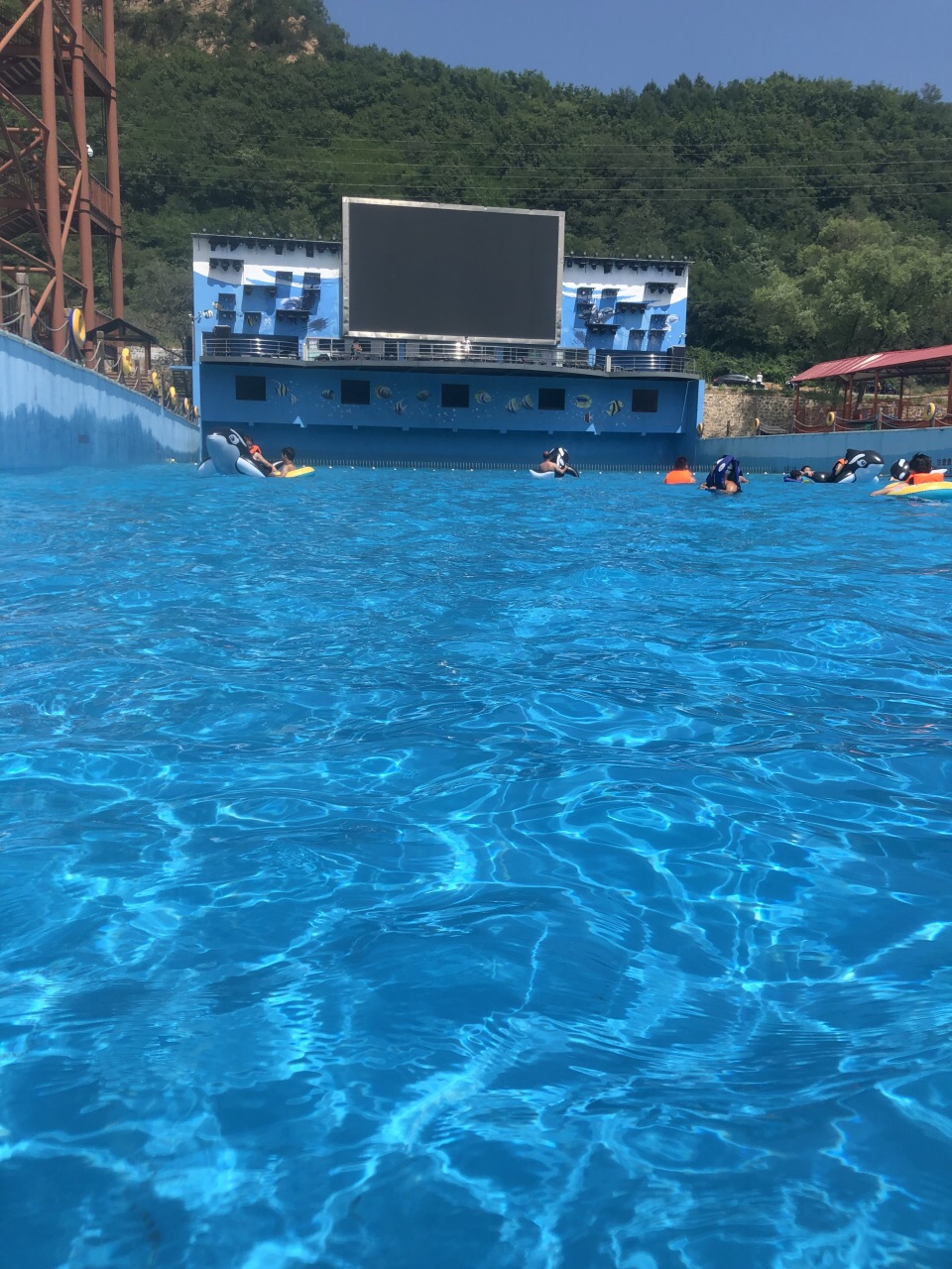 【携程攻略】本溪东风湖温泉水世界景点,水很干净,造浪池的海啸超级