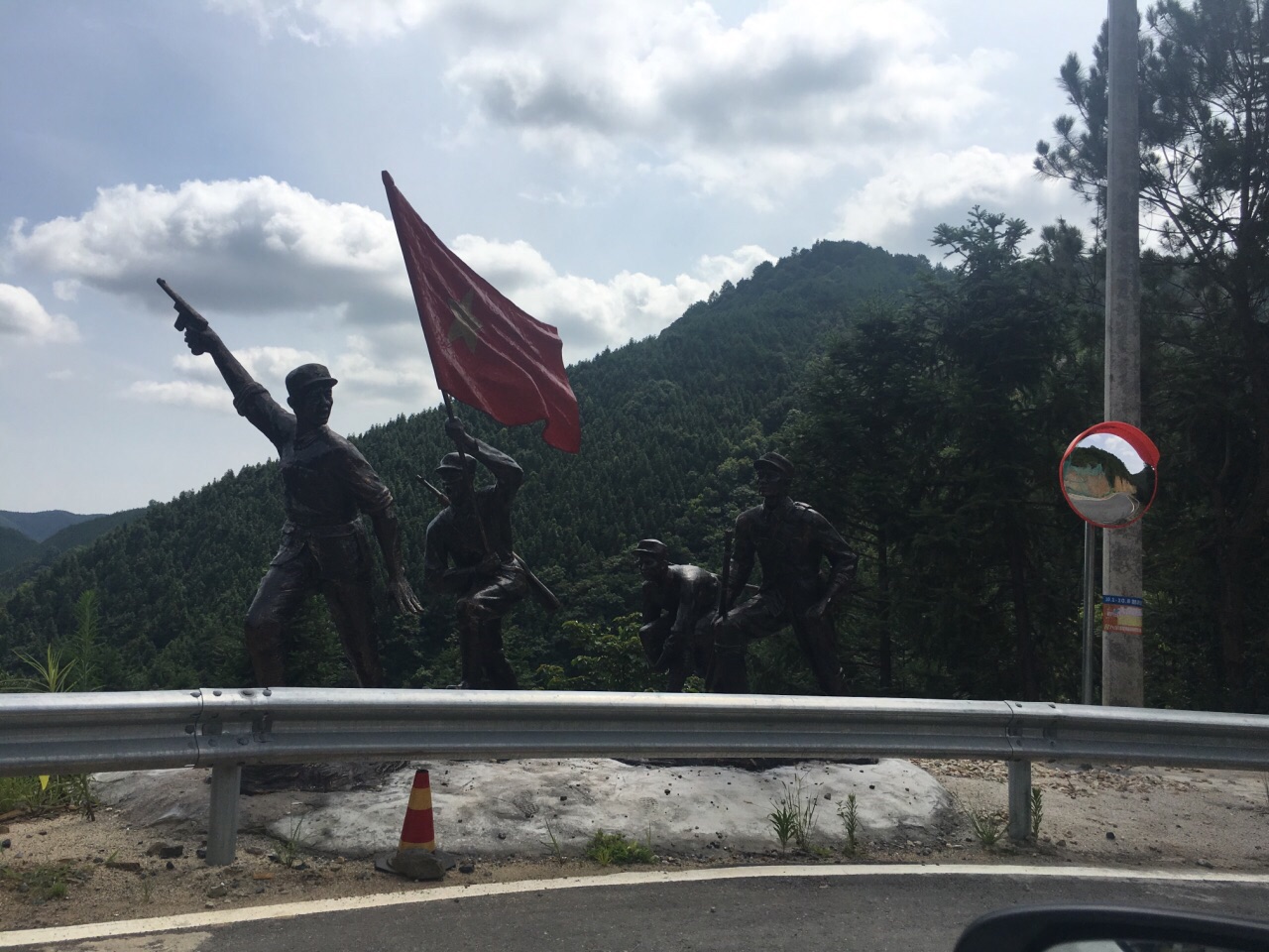 梅岭三章纪念馆 直线距离16.3km