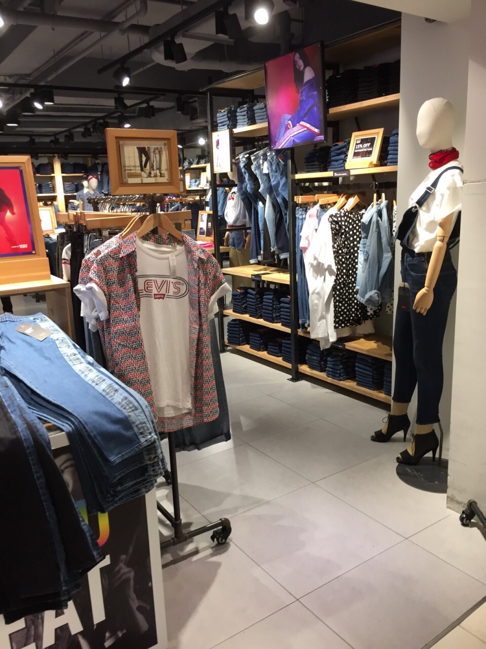 李维斯(专门店)