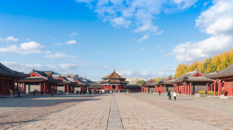 崇山路门市部:繁华商圈里的商业魅力