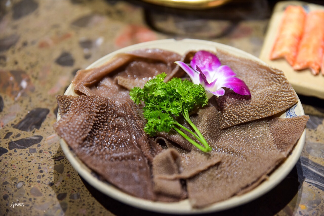 2023小龙坎火锅(建发湾悦城店)美食餐厅,许多特色菜都让食客们印象深.