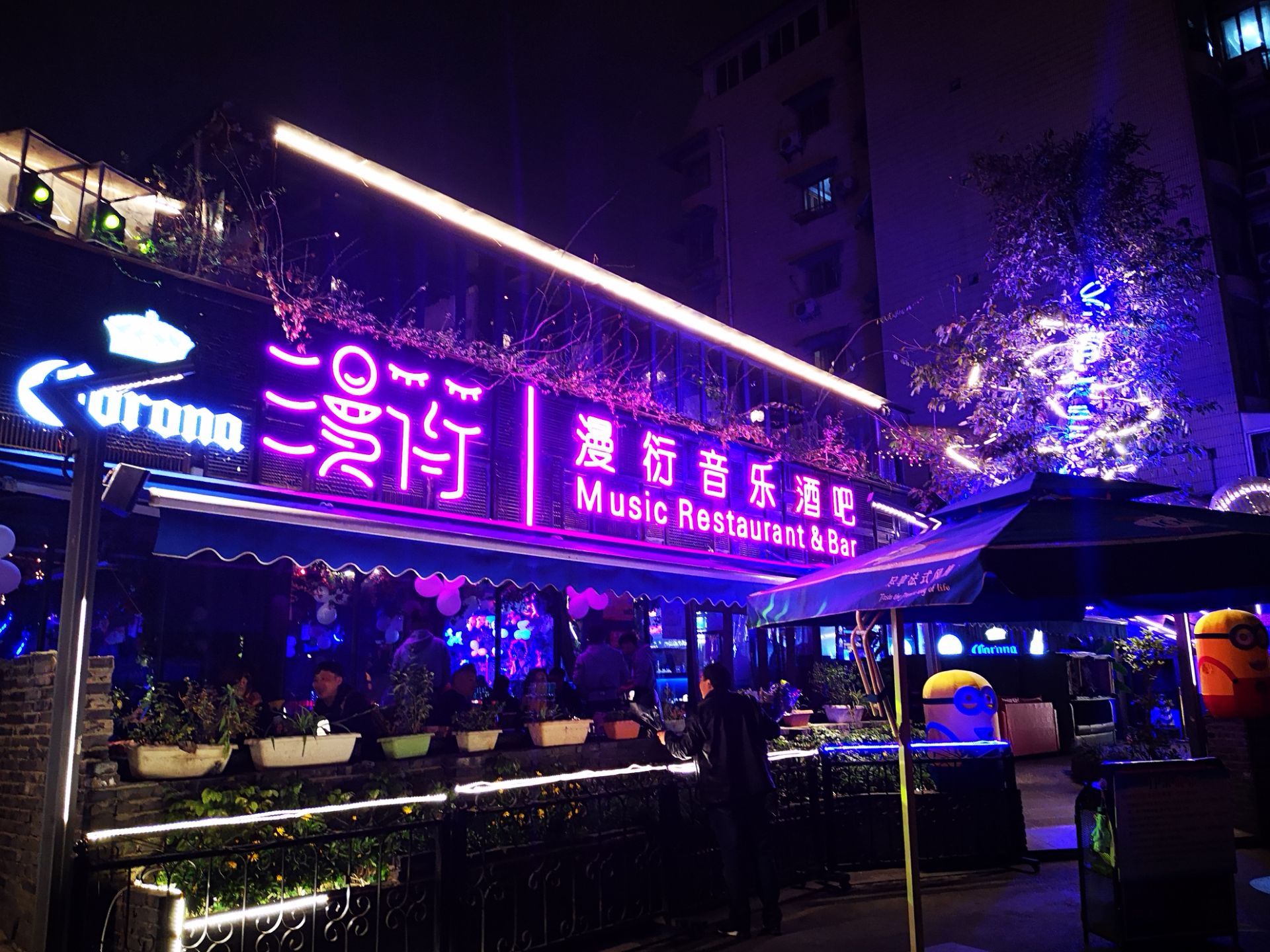 南京1912，曾经的酒吧一条街，如今的文艺特色街，你去过吗？_街区