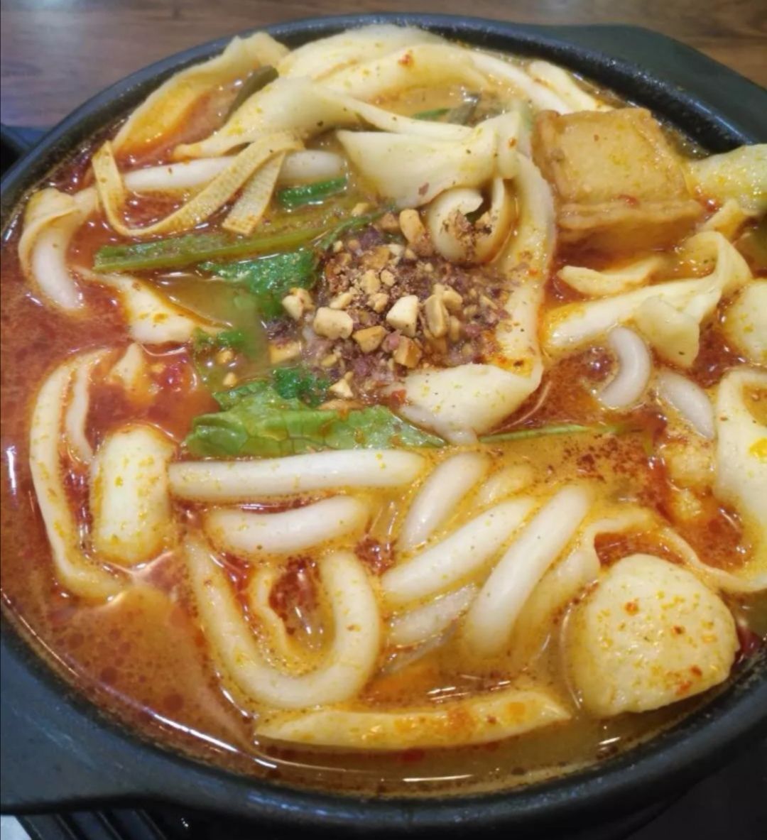 2021阳妈妈秘制砂锅(万寿路地铁总店)美食餐厅,大厅挺不错的,热热的汤