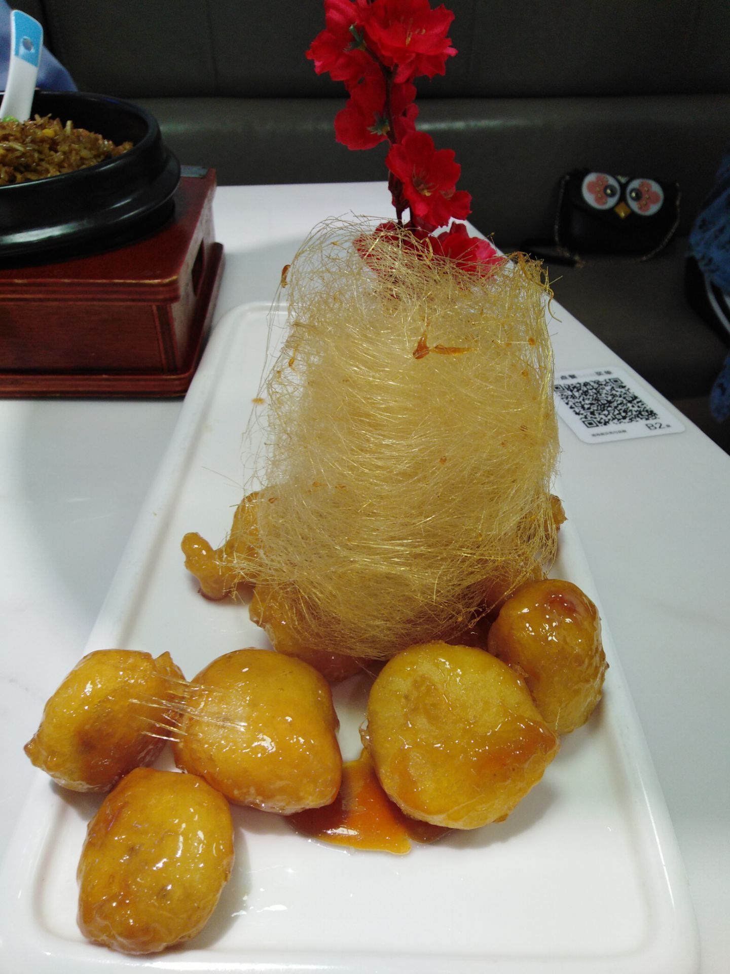 菜品很丰富,拔丝马蹄是我的最爱,薄薄的糖裹着脆脆的马蹄,好像有回到