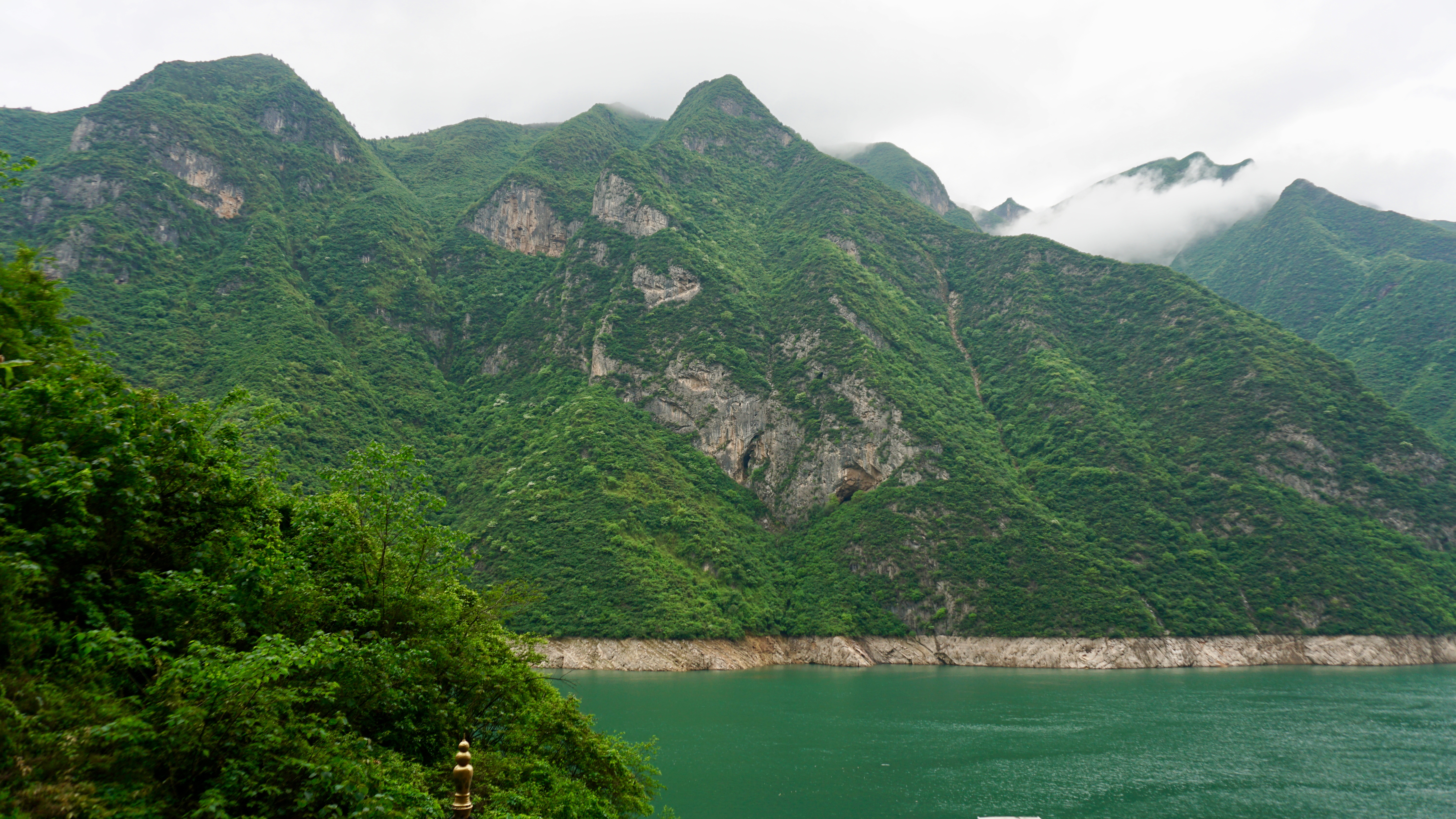 巫山神女峰近景图片图片