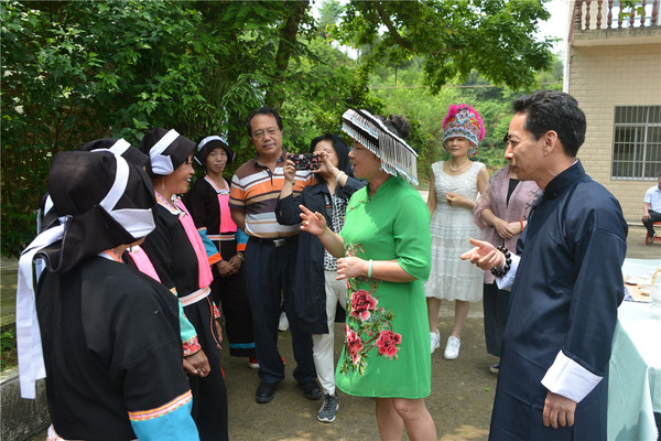 歌唱家唐佩珠贾双飞深入八桂茶叶山为劳动者唱茶歌 歌唱,歌唱家,唐佩,唐佩珠,佩珠