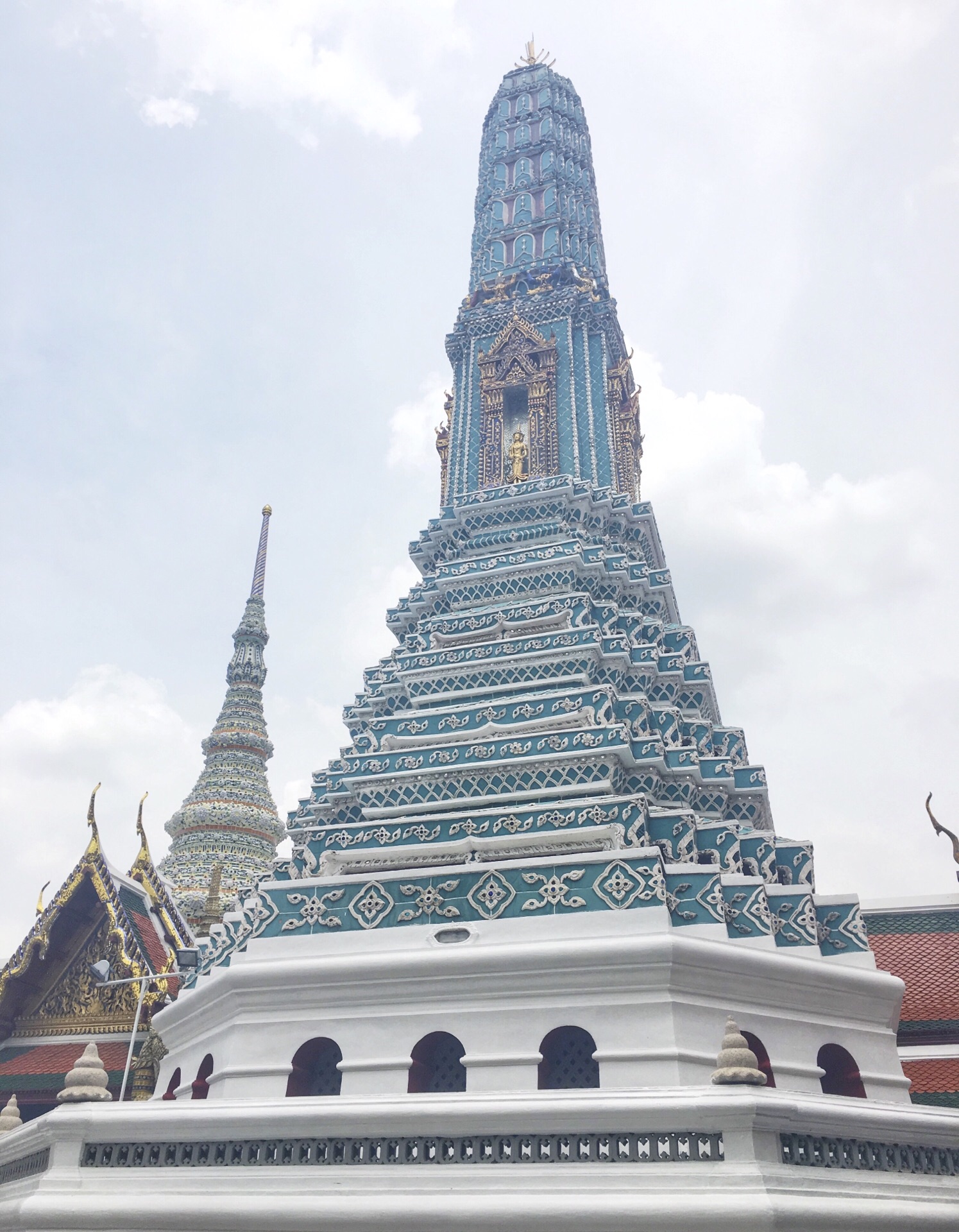 【携程攻略】曼谷大皇宫景点,大皇宫的门票是泰国旅行中最贵的了，10月8号去的，人很多。但是到了…