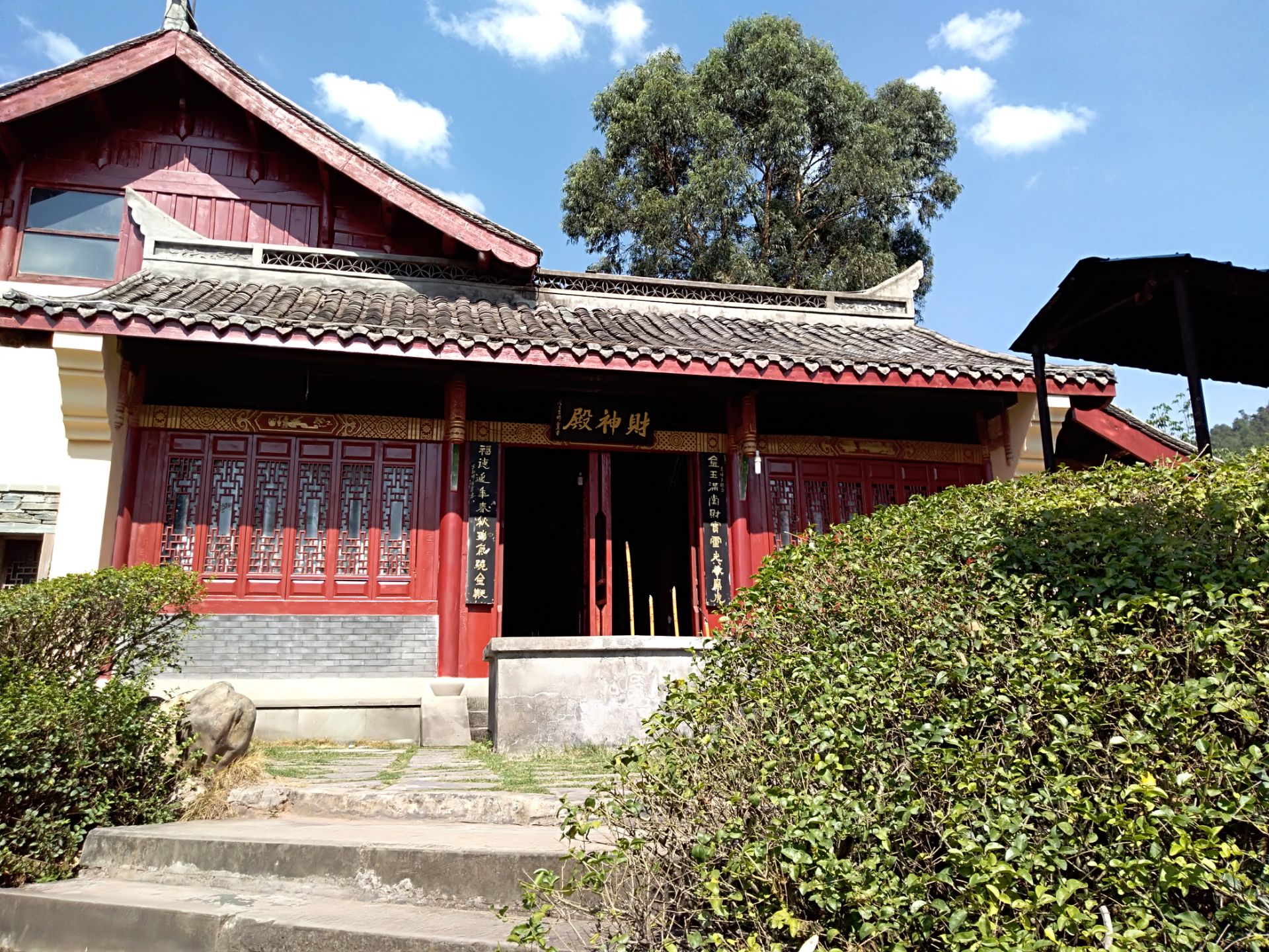【携程攻略】西昌青龙寺景点,西昌青龙寺位于邛海东岸的山腰处,是一个