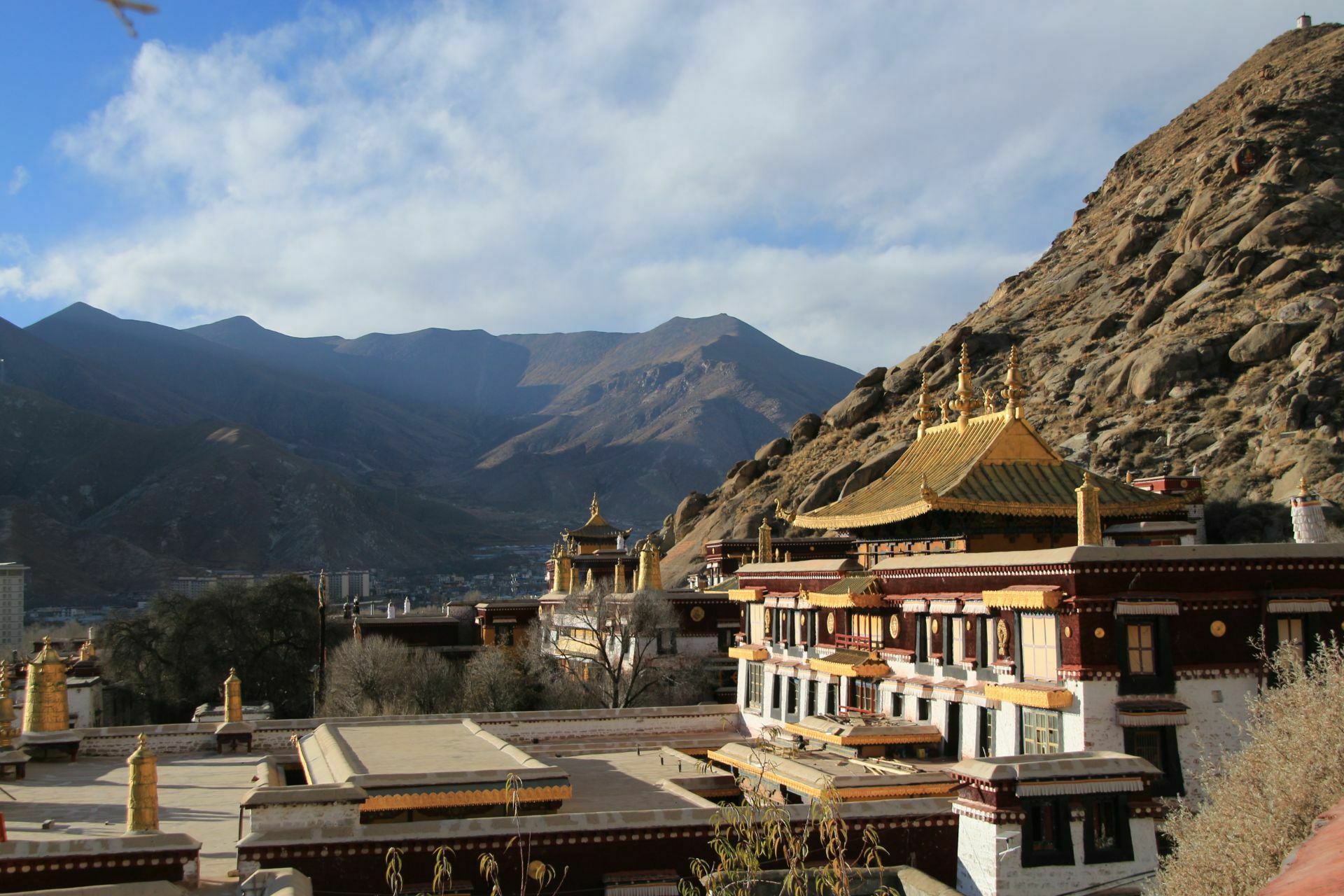 拉萨色拉寺 西藏最漂亮的寺院 汇聚了世间最浓烈的色彩_建筑