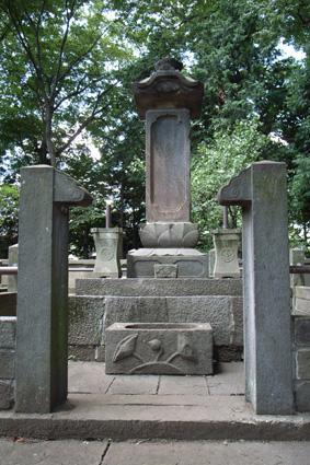 想去豪德寺源于网上一张遍地招福猫的照片,千余只大小各异的招福猫