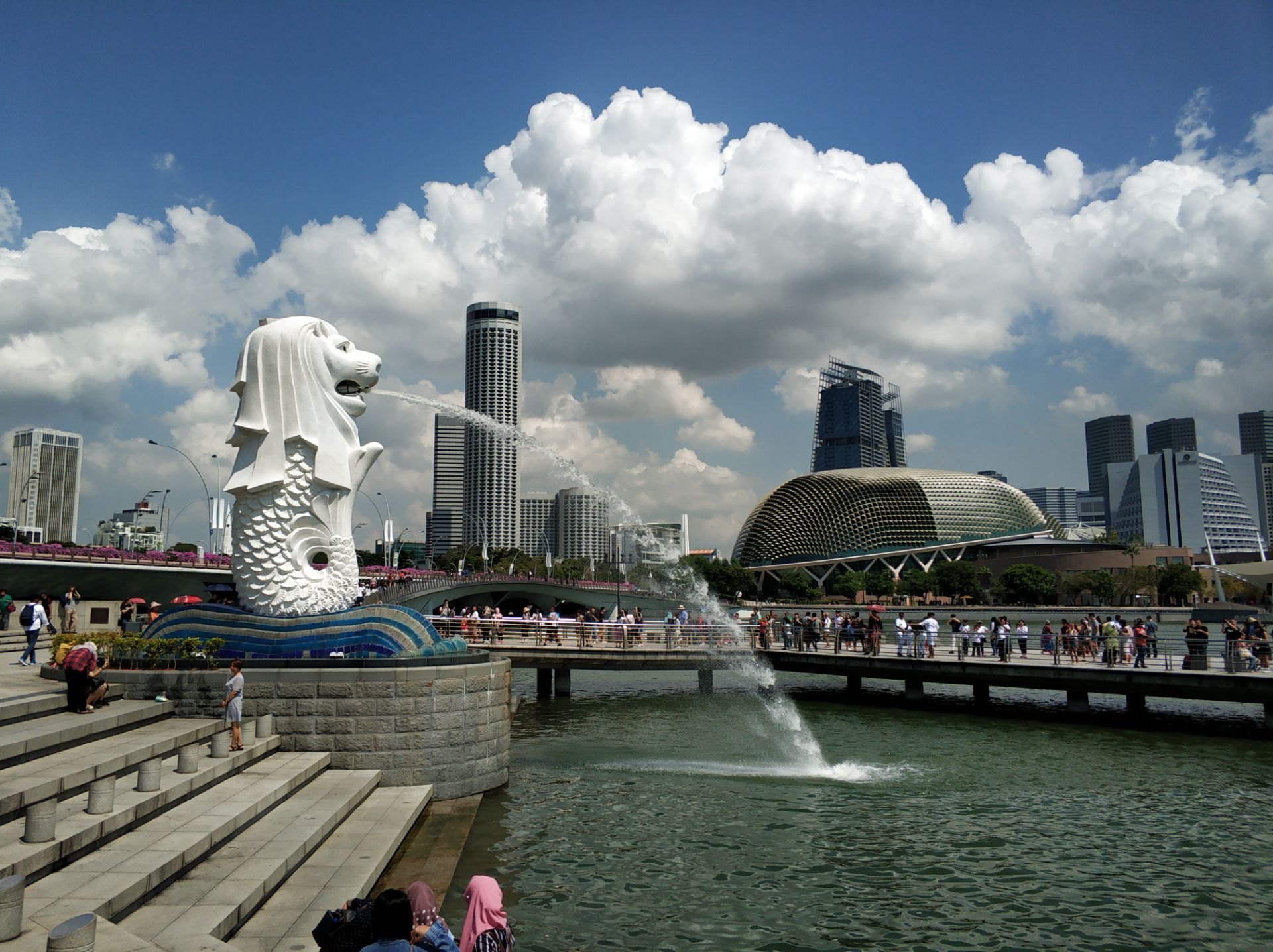 【携程攻略】新加坡鱼尾狮公园景点,鱼尾狮公园位于新加坡河河口，著名的鱼尾狮像就坐落于新加坡河河畔，…