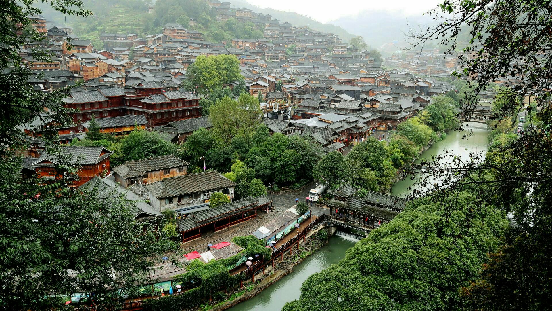 直线距离115m