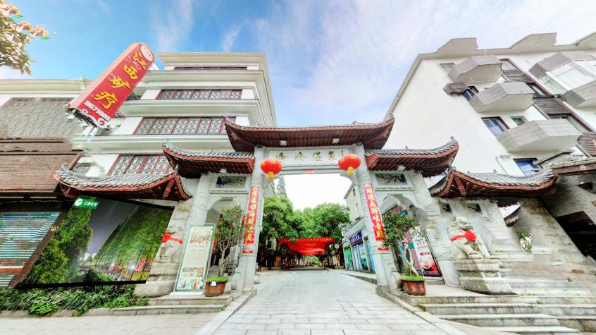 2-Day Yichun Tour: Relaxing Hot Springs Experience, Autumn Scenery of Mount Mingyue