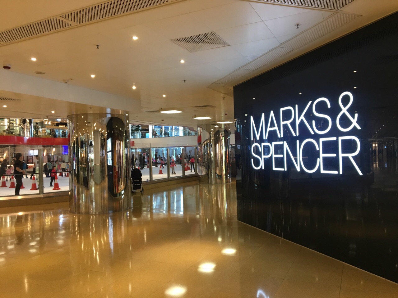 【携程攻略】香港玛莎百货(太古城中心店)购物,玛莎的服饰,从质量来讲