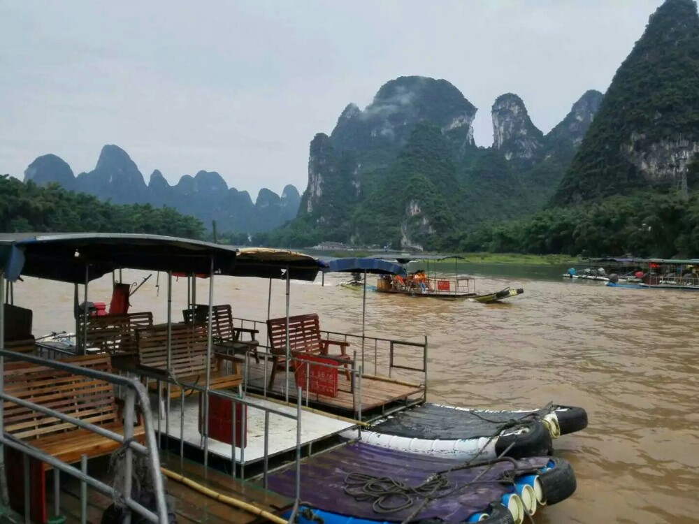 漓江竹筏游兴坪段