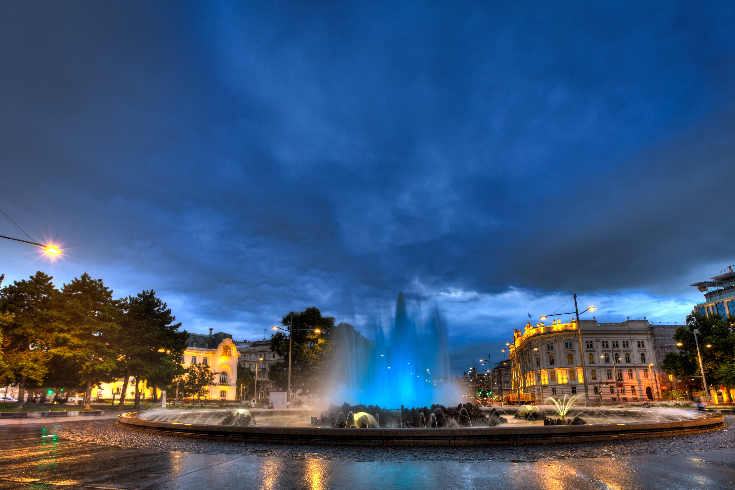 维也纳黑山广场 直线距离258m