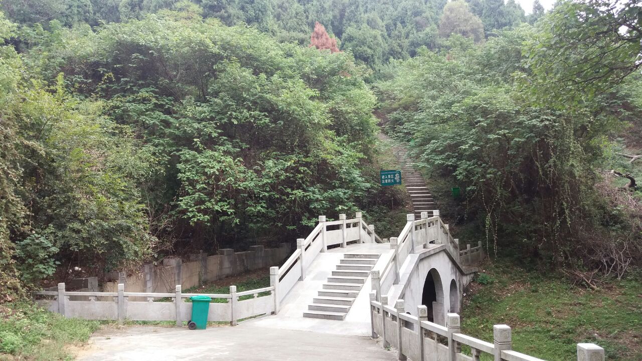 龙泉山风景区