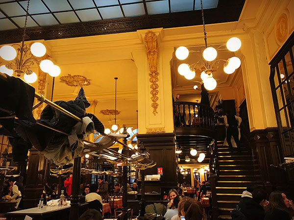 又名加西亚环球游之:法国巴黎的浪漫是一个传说