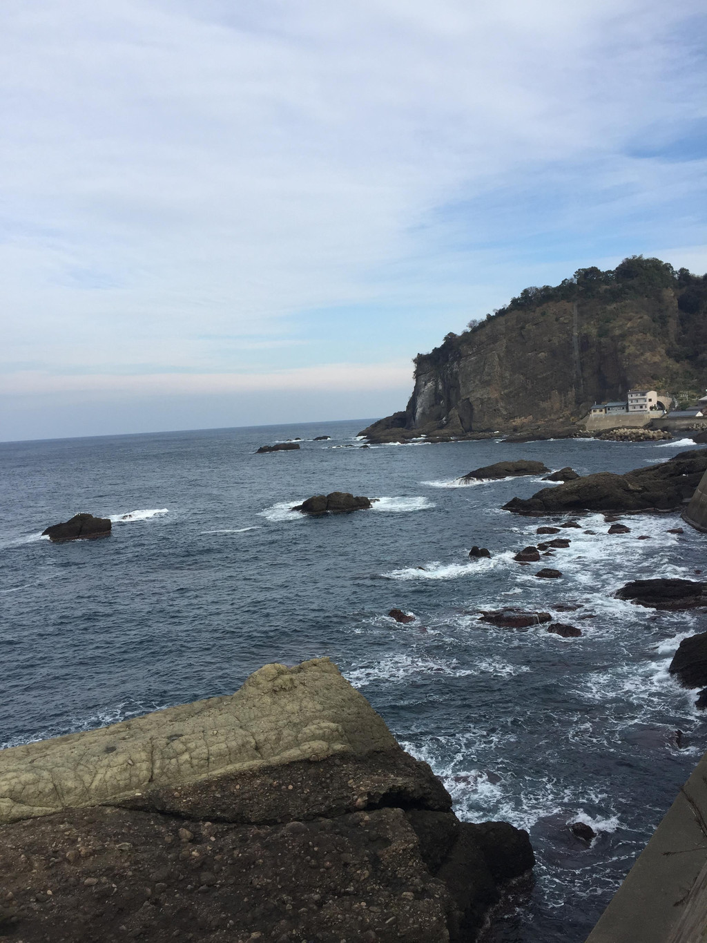 這是日本越前海邊公路最著名的呼鳥門.