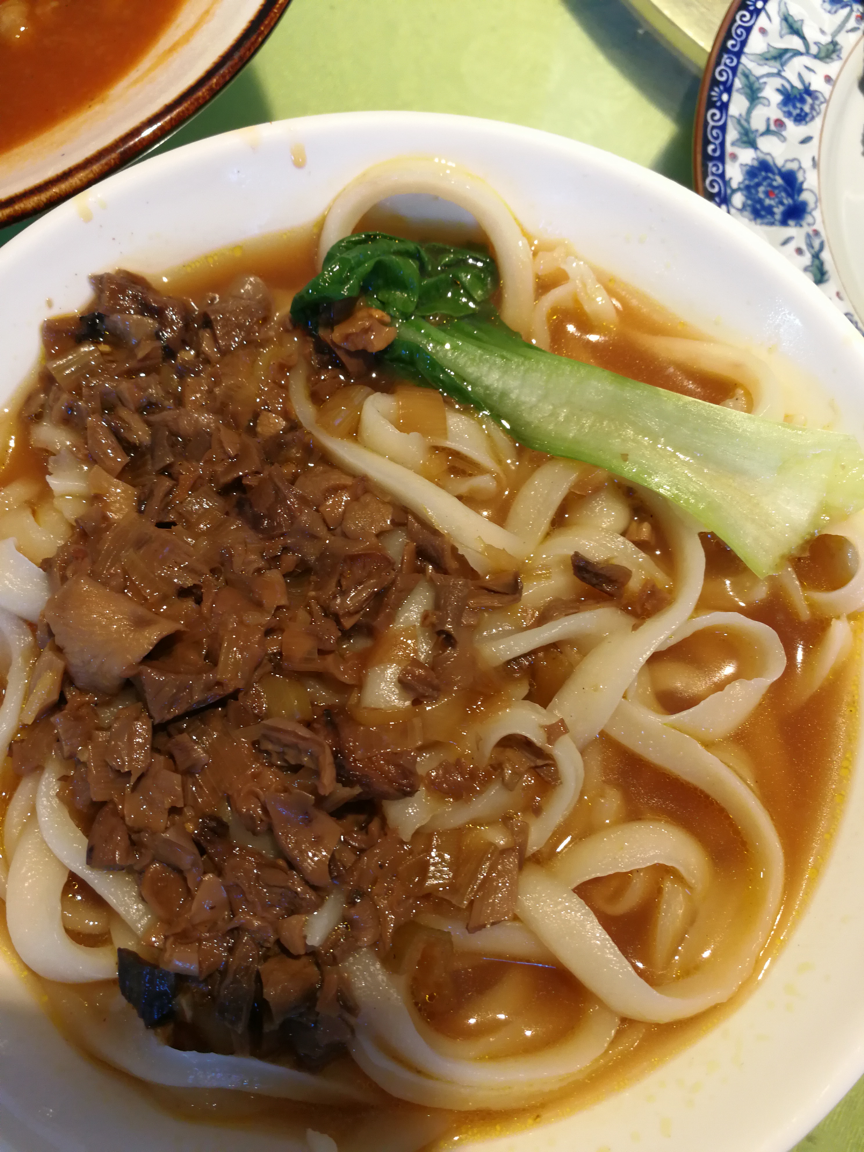 点了豆腐丸子,小酥肉,五台大烩菜,台蘑炖土鸡,刀削面,豆馅儿的一种