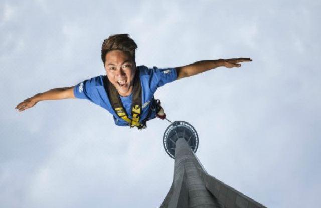 澳门旅游塔笨猪跳(蹦极跳)