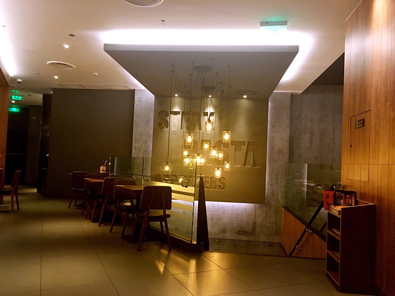 2023必胜客(新玛特店)美食餐厅,装修后没去过二楼用餐,最近.