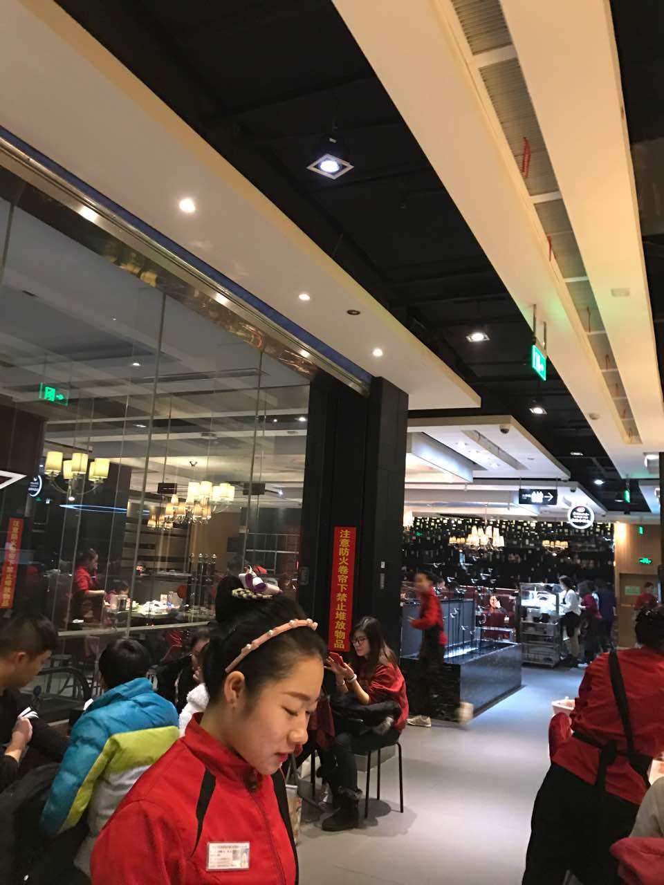 2021海底捞火锅(勒泰购物中心店)美食餐厅,忻加娜这名服务员态度太好!