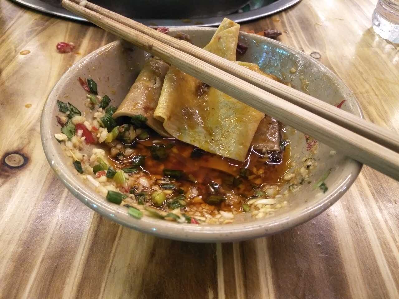 很便宜 吃了很多才50几 在别家店吃这个一半基本就